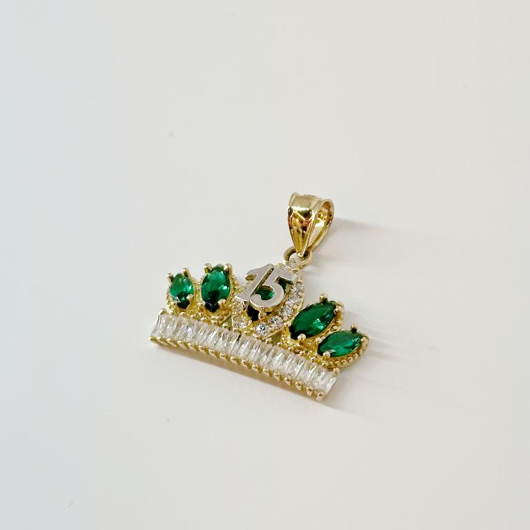 Dije de piedras verdes de quinceañera